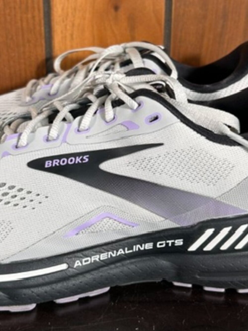 Brooks Adrenaline GTS 23 Running Shoes Oyster/Ebony/Allow Gray Womens 9.5 - EUC
